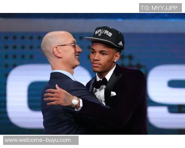 维拉纽瓦盛赞文班表现已跻身联盟前五未来潜力令人期待